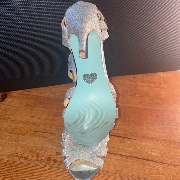 Blue by Betsy Johnson Silver Shoes with Blue Bottom - Picture 2 of 4